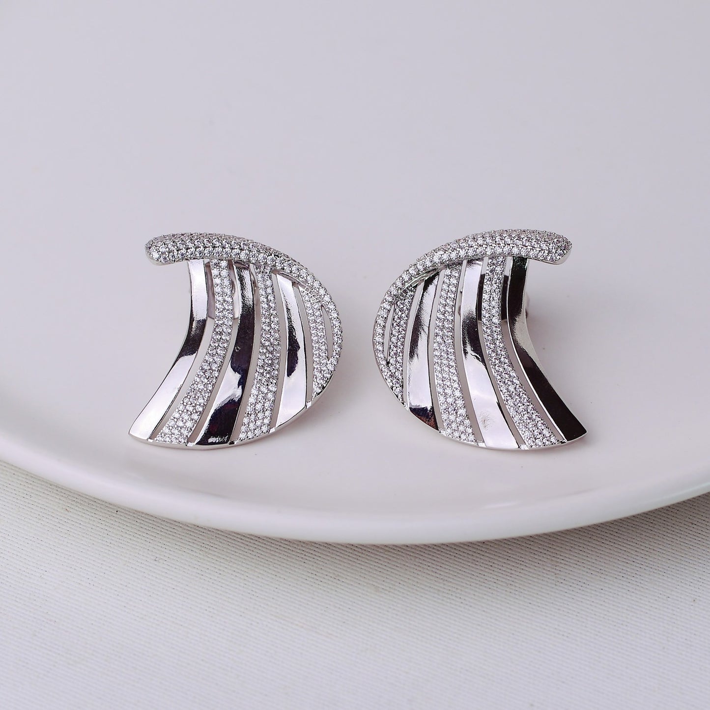PETAL KISS EARRING