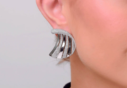 PETAL KISS EARRING