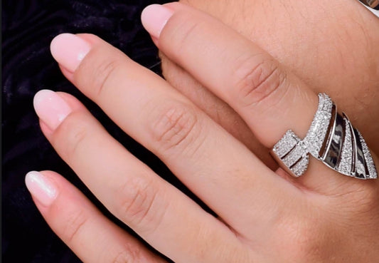 PETAL KISS RING